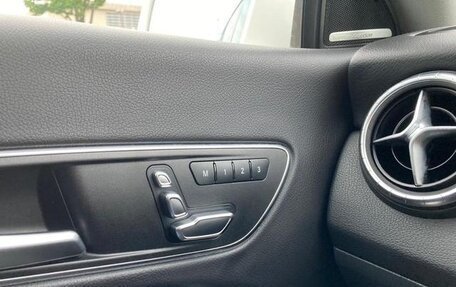 Mercedes-Benz CLA, 2018 год, 1 728 000 рублей, 24 фотография