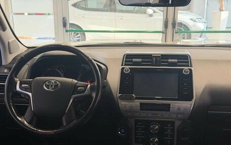 Toyota Land Cruiser Prado 150 рестайлинг 2, 2020 год, 6 050 000 рублей, 8 фотография