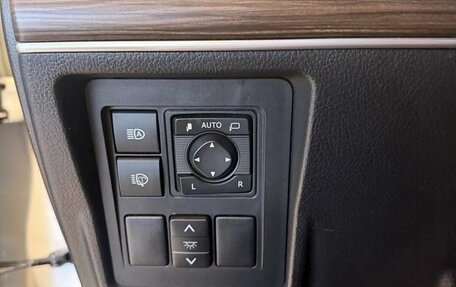 Toyota Land Cruiser Prado 150 рестайлинг 2, 2020 год, 6 050 000 рублей, 24 фотография