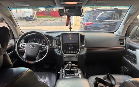 Toyota Land Cruiser 200, 2017 год, 5 300 000 рублей, 7 фотография