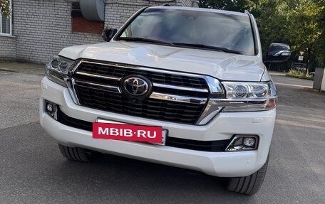 Toyota Land Cruiser 200, 2017 год, 5 300 000 рублей, 4 фотография