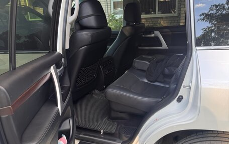 Toyota Land Cruiser 200, 2017 год, 5 300 000 рублей, 8 фотография