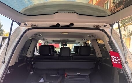 Toyota Land Cruiser 200, 2017 год, 5 300 000 рублей, 9 фотография