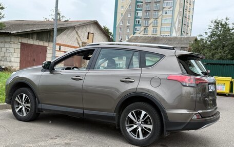 Toyota RAV4, 2017 год, 2 300 000 рублей, 9 фотография