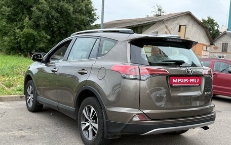 Toyota RAV4, 2017 год, 2 300 000 рублей, 8 фотография