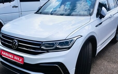 Volkswagen Tiguan II, 2021 год, 3 649 000 рублей, 5 фотография