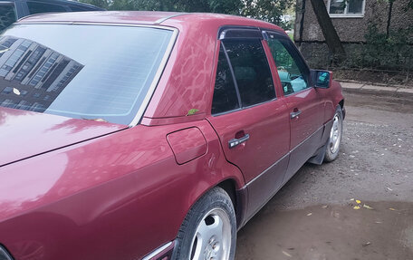 Mercedes-Benz E-Класс, 1995 год, 250 000 рублей, 3 фотография