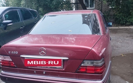 Mercedes-Benz E-Класс, 1995 год, 250 000 рублей, 2 фотография