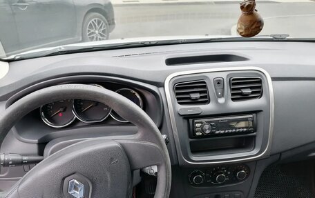 Renault Logan II, 2016 год, 380 000 рублей, 12 фотография