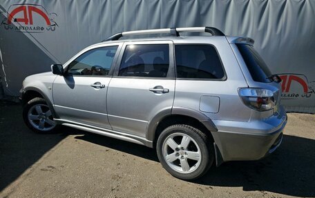 Mitsubishi Outlander III рестайлинг 3, 2005 год, 635 000 рублей, 3 фотография