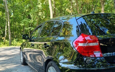 BMW 1 серия, 2011 год, 750 000 рублей, 2 фотография