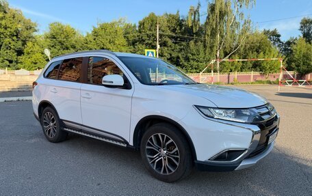 Mitsubishi Outlander III рестайлинг 3, 2016 год, 2 030 000 рублей, 1 фотография