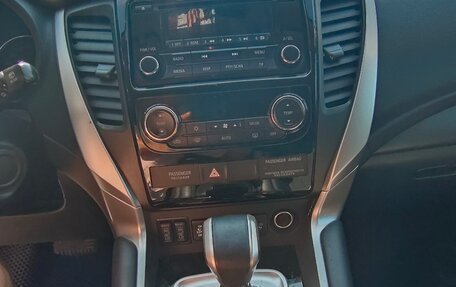 Mitsubishi Pajero Sport III рестайлинг, 2018 год, 2 600 000 рублей, 5 фотография