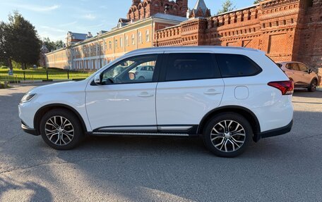 Mitsubishi Outlander III рестайлинг 3, 2016 год, 2 030 000 рублей, 4 фотография