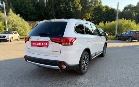 Mitsubishi Outlander III рестайлинг 3, 2016 год, 2 030 000 рублей, 6 фотография