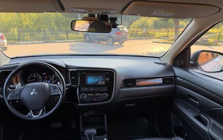 Mitsubishi Outlander III рестайлинг 3, 2016 год, 2 030 000 рублей, 9 фотография