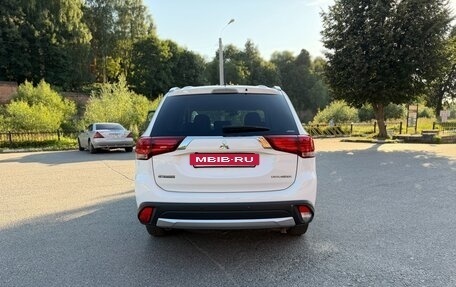 Mitsubishi Outlander III рестайлинг 3, 2016 год, 2 030 000 рублей, 7 фотография