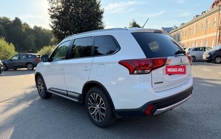 Mitsubishi Outlander III рестайлинг 3, 2016 год, 2 030 000 рублей, 8 фотография