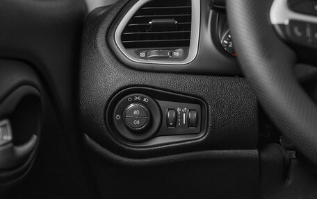 Jeep Renegade I рестайлинг, 2018 год, 1 775 000 рублей, 15 фотография