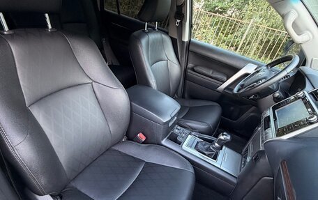 Toyota Land Cruiser Prado 150 рестайлинг 2, 2017 год, 4 100 000 рублей, 11 фотография