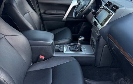 Toyota Land Cruiser Prado 150 рестайлинг 2, 2017 год, 4 100 000 рублей, 10 фотография