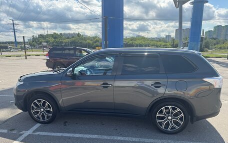Mitsubishi Outlander III рестайлинг 3, 2014 год, 1 650 000 рублей, 2 фотография