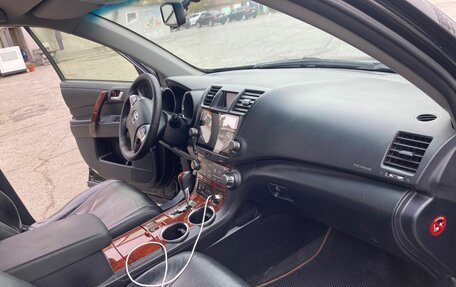 Toyota Highlander III, 2013 год, 2 100 000 рублей, 3 фотография