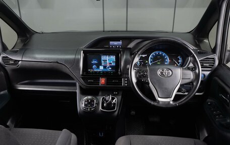 Toyota Voxy III, 2015 год, 1 749 000 рублей, 6 фотография