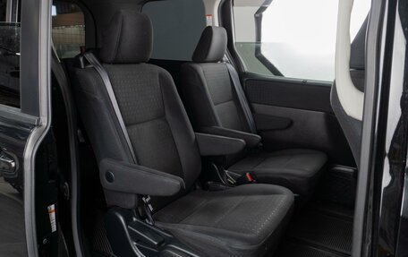 Toyota Voxy III, 2015 год, 1 749 000 рублей, 10 фотография