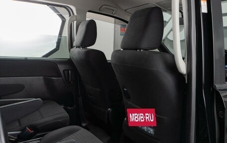 Toyota Voxy III, 2015 год, 1 749 000 рублей, 13 фотография