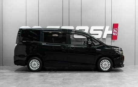 Toyota Voxy III, 2015 год, 1 749 000 рублей, 5 фотография