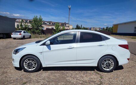 Hyundai Solaris II рестайлинг, 2014 год, 900 000 рублей, 2 фотография