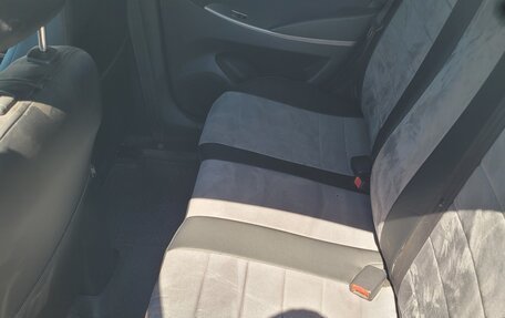 Hyundai Solaris II рестайлинг, 2014 год, 900 000 рублей, 18 фотография