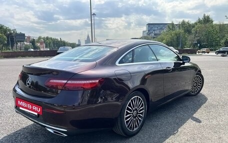 Mercedes-Benz E-Класс, 2019 год, 3 900 000 рублей, 5 фотография