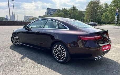 Mercedes-Benz E-Класс, 2019 год, 3 900 000 рублей, 4 фотография