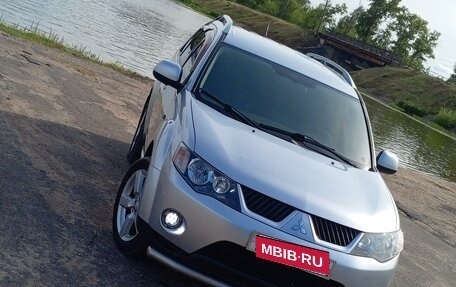 Mitsubishi Outlander III рестайлинг 3, 2008 год, 818 000 рублей, 1 фотография