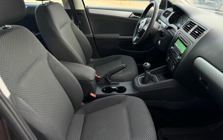Volkswagen Jetta VI, 2011 год, 830 000 рублей, 21 фотография