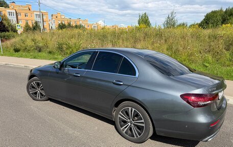 Mercedes-Benz E-Класс, 2022 год, 6 090 000 рублей, 9 фотография