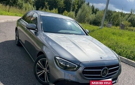 Mercedes-Benz E-Класс, 2022 год, 6 090 000 рублей, 2 фотография