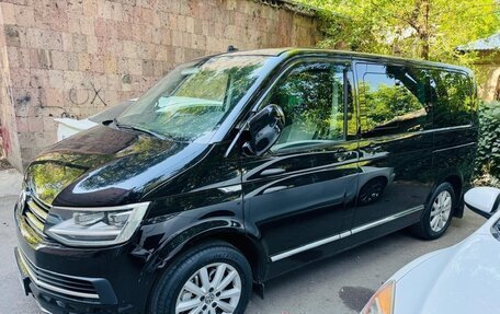 Volkswagen Multivan T6 рестайлинг, 2018 год, 4 500 000 рублей, 2 фотография