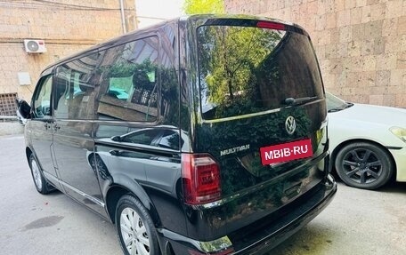 Volkswagen Multivan T6 рестайлинг, 2018 год, 4 500 000 рублей, 6 фотография