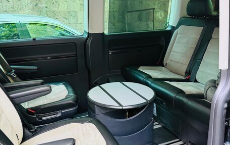 Volkswagen Multivan T6 рестайлинг, 2018 год, 4 500 000 рублей, 14 фотография