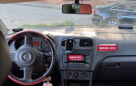 Volkswagen Polo VI (EU Market), 2011 год, 680 000 рублей, 24 фотография