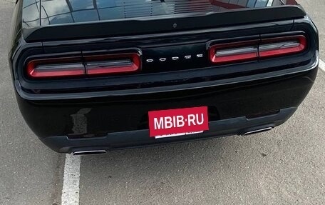 Dodge Challenger III рестайлинг 2, 2018 год, 3 100 000 рублей, 2 фотография