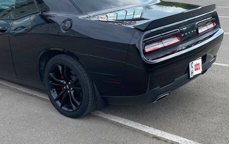 Dodge Challenger III рестайлинг 2, 2018 год, 3 100 000 рублей, 4 фотография