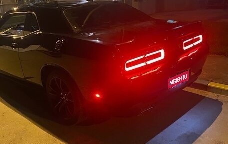 Dodge Challenger III рестайлинг 2, 2018 год, 3 100 000 рублей, 6 фотография