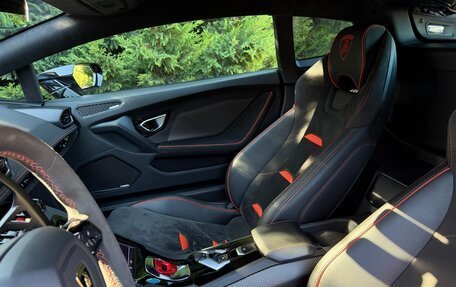 Lamborghini Huracán, 2019 год, 20 000 000 рублей, 13 фотография