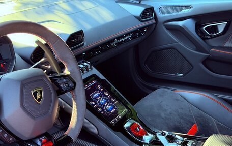 Lamborghini Huracán, 2019 год, 20 000 000 рублей, 16 фотография