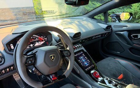 Lamborghini Huracán, 2019 год, 20 000 000 рублей, 14 фотография