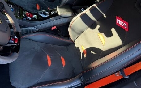 Lamborghini Huracán, 2019 год, 20 000 000 рублей, 12 фотография
